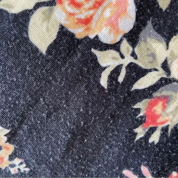 Free Kisses ¾ Sleeves Womens Floral Crewneck “Feels Like Love” Print SZ 2X - Picture 5 of 11